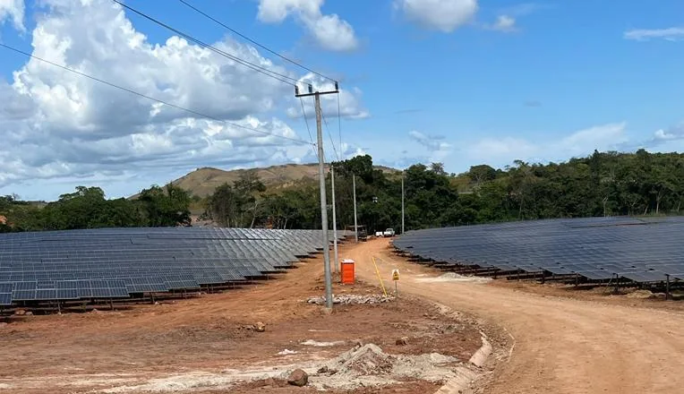 Parque fotovoltaico del portafolio real de Rino Constructores
