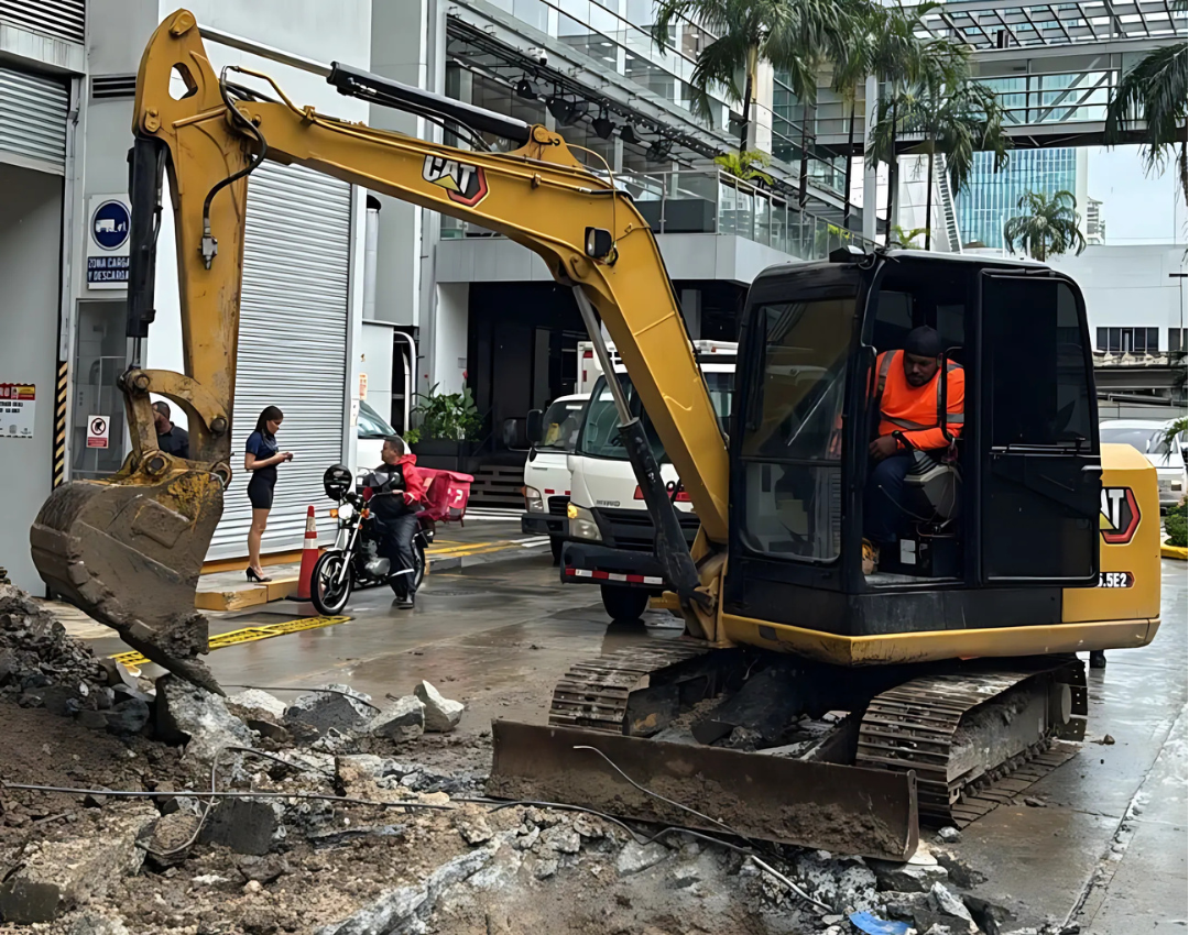 Rino Constructores en operación Panamá