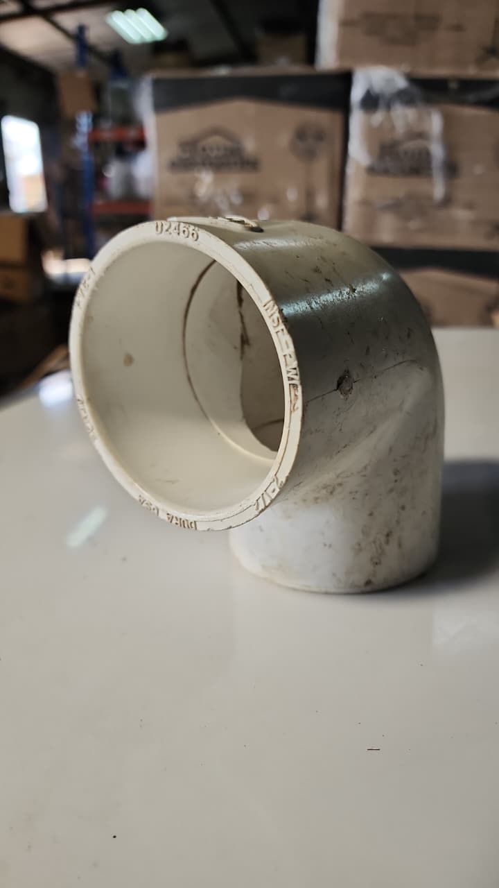 Codo reductor de PVC 2 a 1 1/2 pulgadas