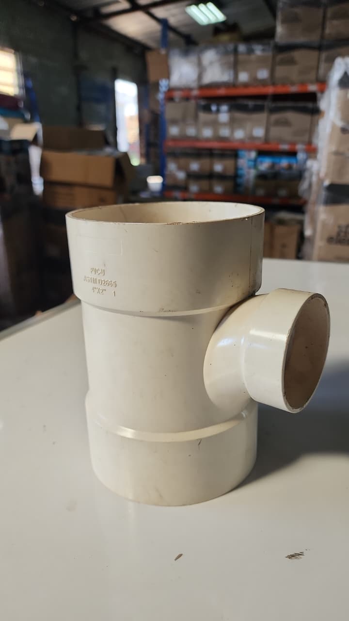 Tee de PVC 4 por 2 pulgadas