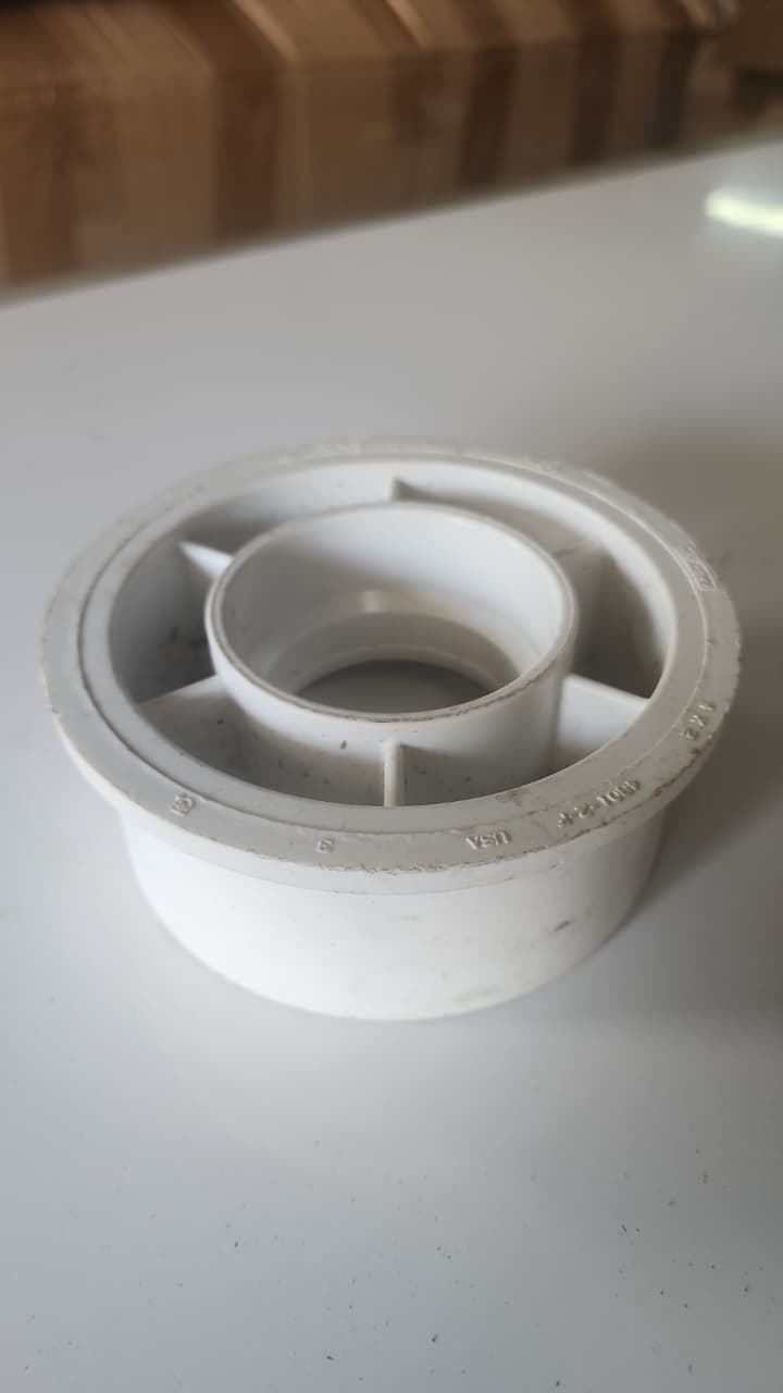 Buje reductor de PVC 4 por 2 pulgadas