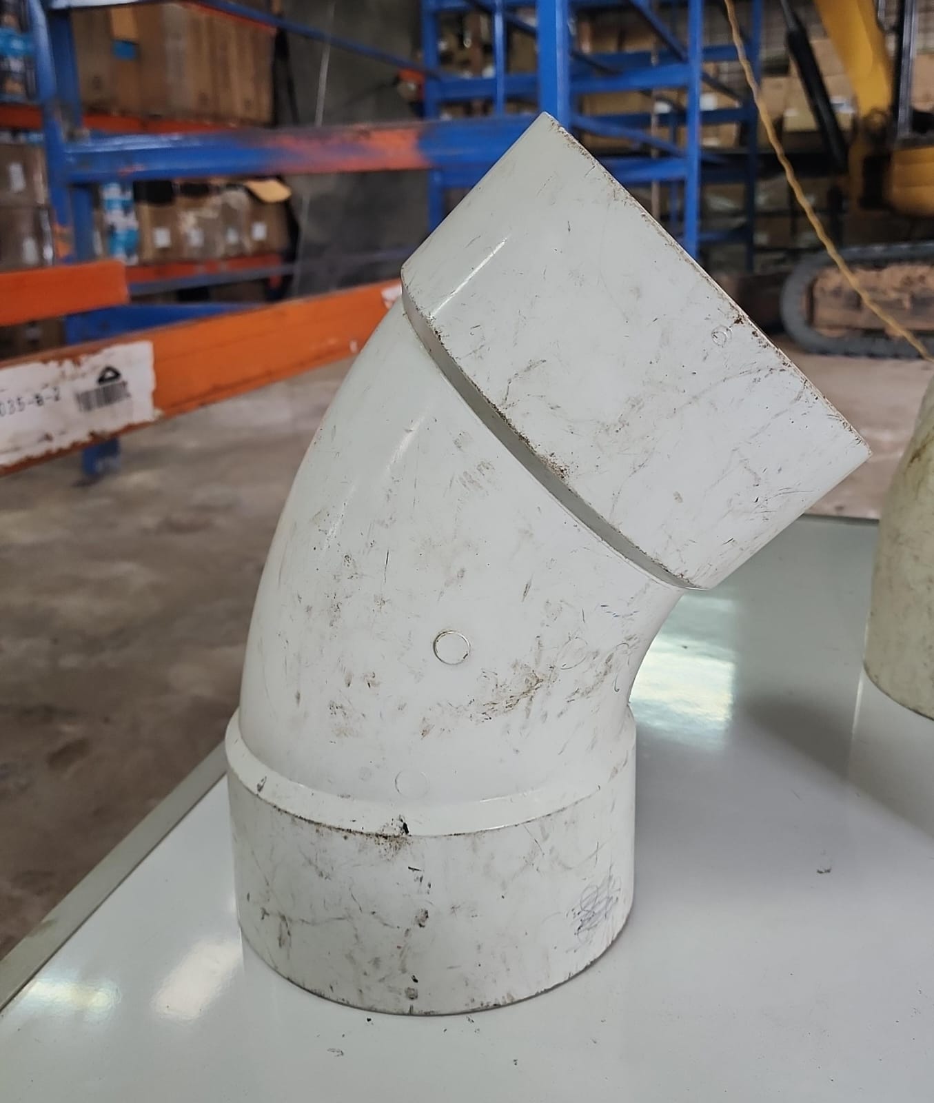 Codo sanitario de PVC 45 grados para evacuación de aguas residuales