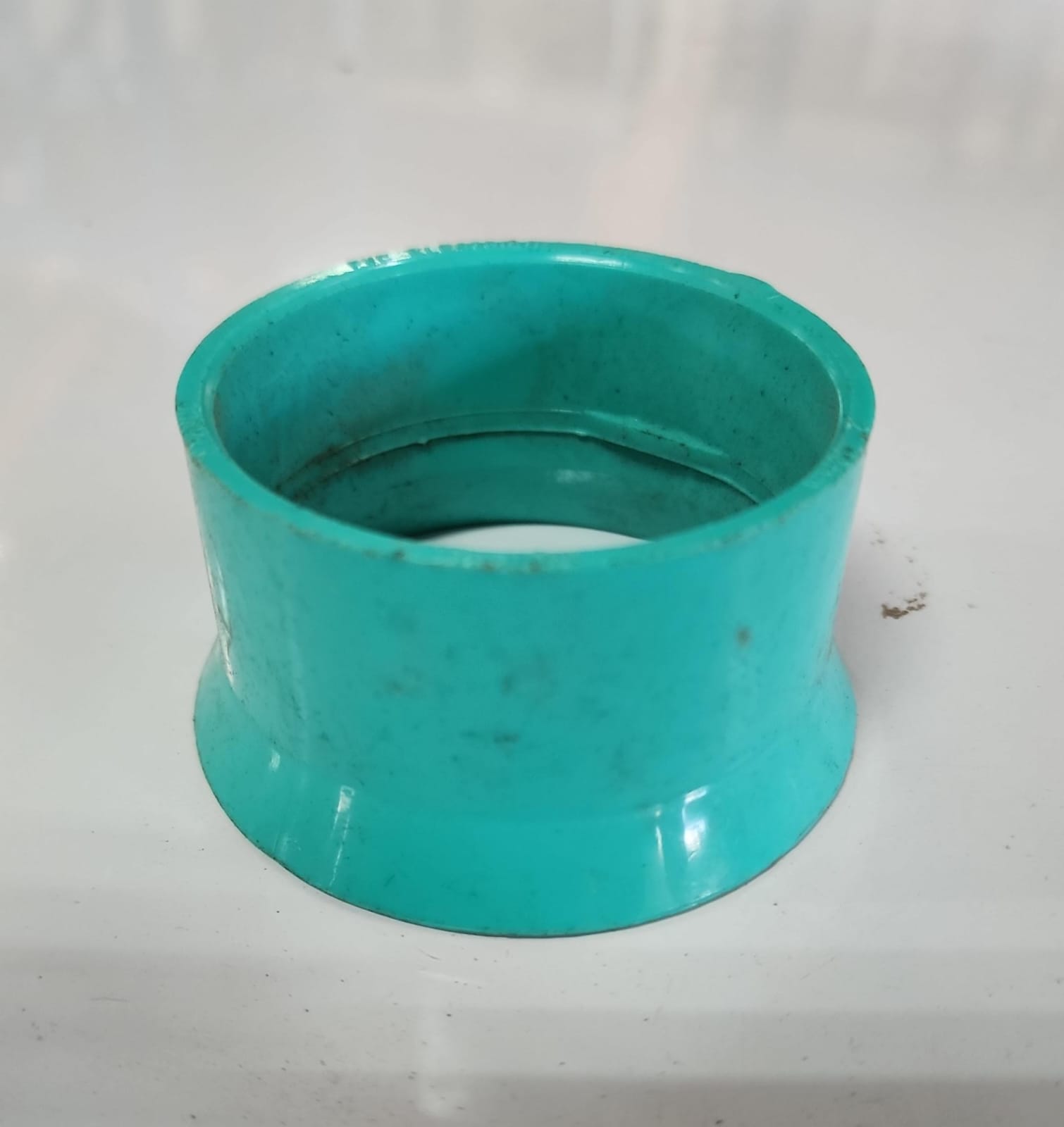 Acoplamiento o conector de PVC color verde azulado