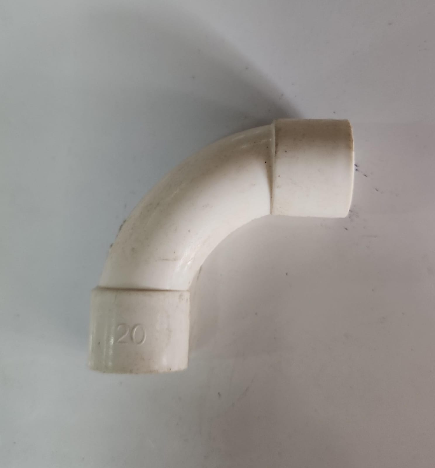 Codo de PVC 90 grados (posible 20 mm)