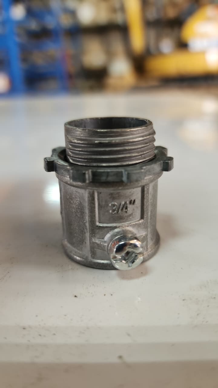Conector EMT 3/4 pulgadas para instalación eléctrica