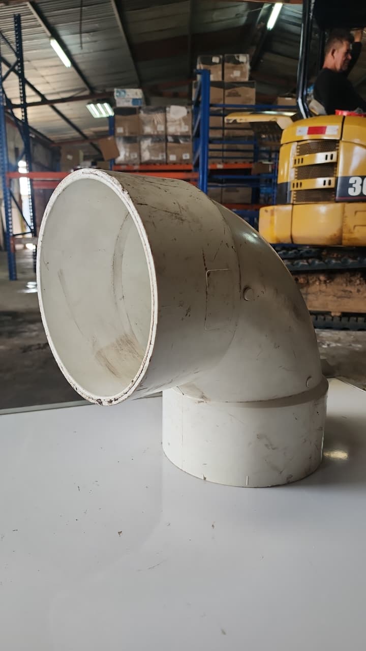 Codo de PVC 90 grados para plomería y desagüe